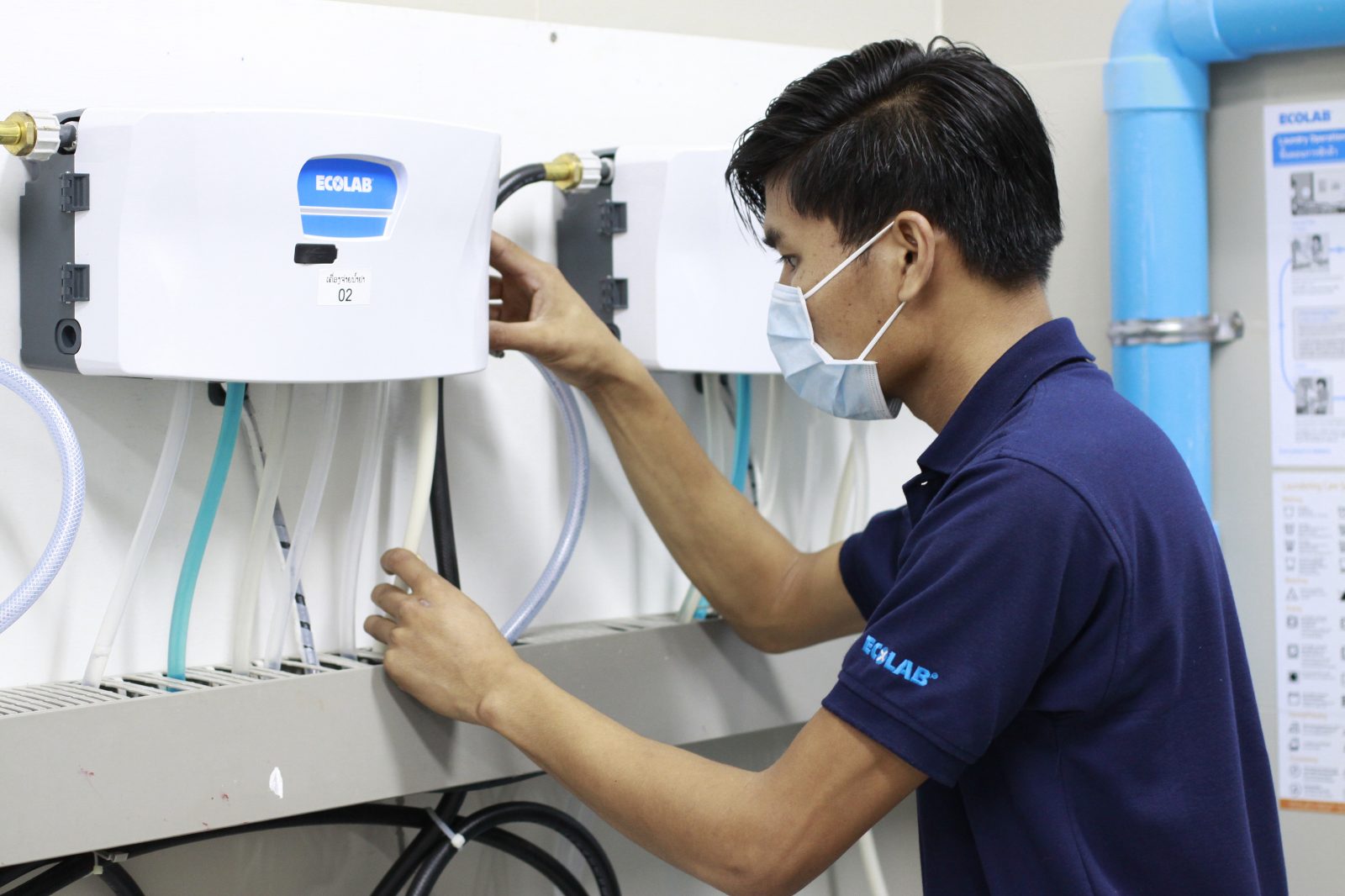 Inthichack technician calibrating an Ecolab dispenser